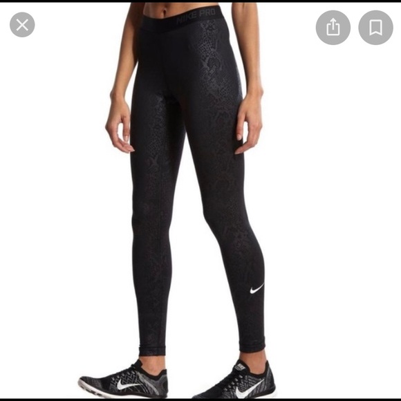 Nike Pants - Nike Pro Hyperwarm running leggings